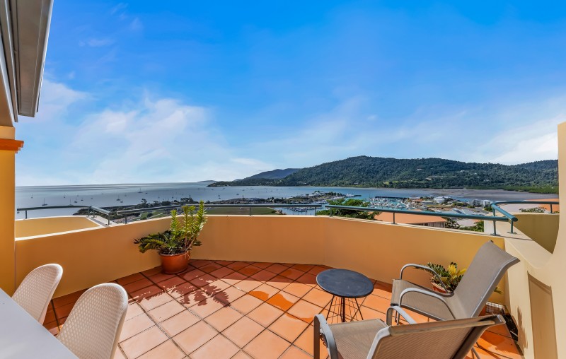 4.14 Golden Orchid 08.06.2022 R Jean Photography 4